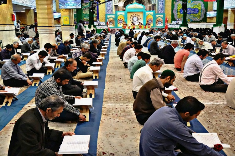 تلاوت آیه‌های نور در حسینیه اعظم زنجان