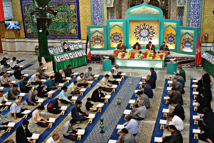 تلاوت آیه‌های نور در حسینیه اعظم زنجان