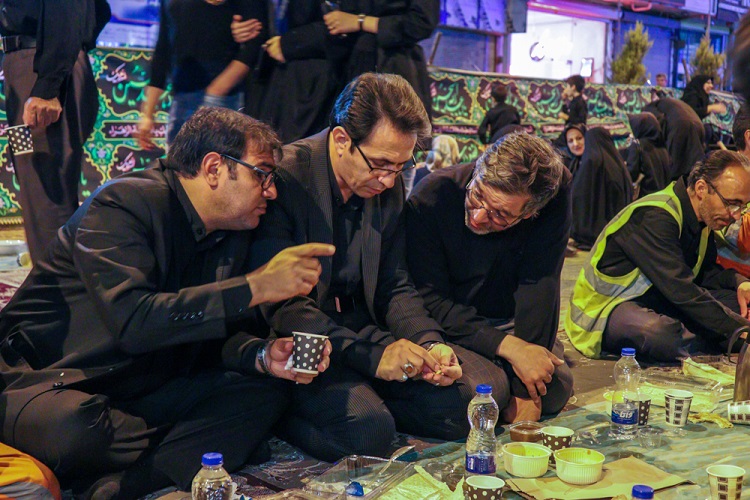 افطاری ساده در پیاده‌راه سبزه‌میدان زنجان