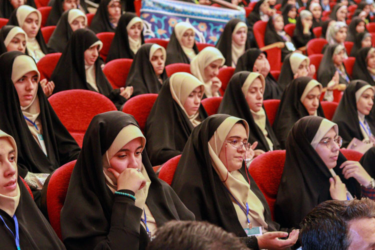 گزارش تصویری افتتاحیه ماراتن قرآنی دانش‌آموزان دختر در زنجان