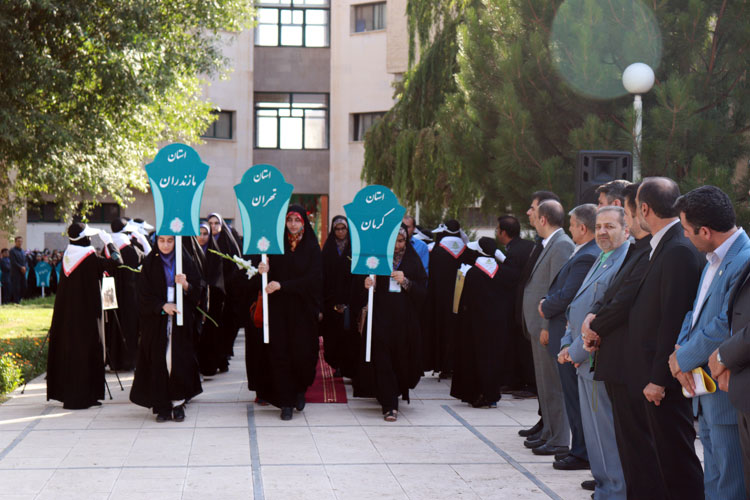 گزارش تصویری افتتاحیه ماراتن قرآنی دانش‌آموزان دختر در زنجان