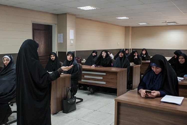 تحصیل 1200 نفر از خواهران در حوزه‌های علمیه زنجان