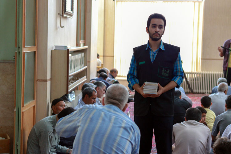 حال و هوای روز عرفه در امامزاده سید ابراهیم(ع) زنجان