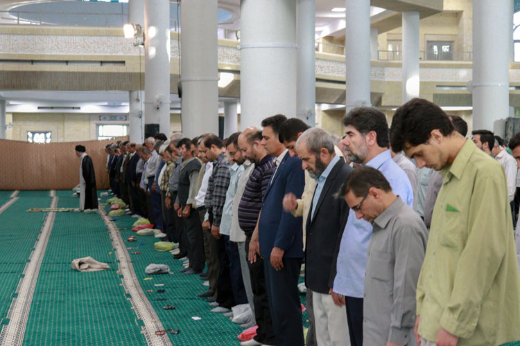 اقامه نماز عید قربان در مصلی خاتم&zwnj;الانبیاء زنجان