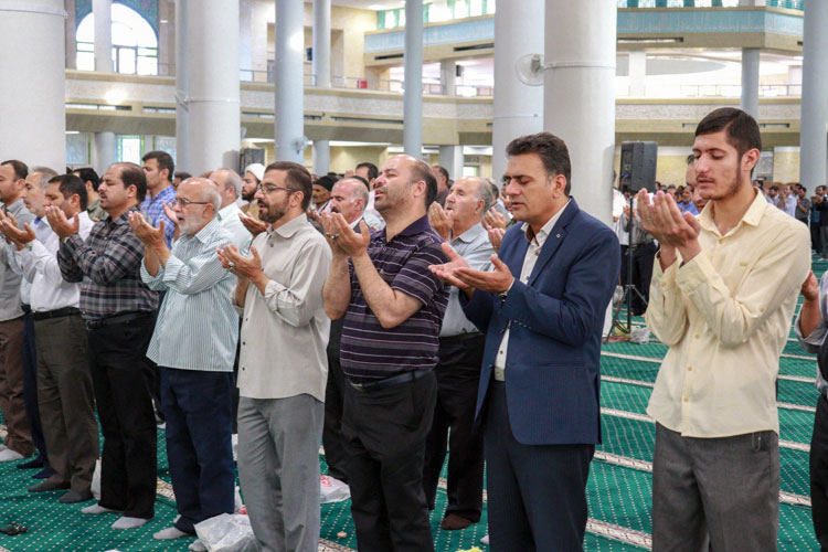 اقامه نماز عید قربان در مصلی خاتم&zwnj;الانبیاء زنجان