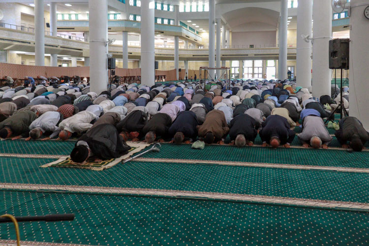 اقامه نماز عید قربان در مصلی خاتم&zwnj;الانبیاء زنجان