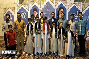 اهدای شال عزا به نوجوانان قرآنی مشهد