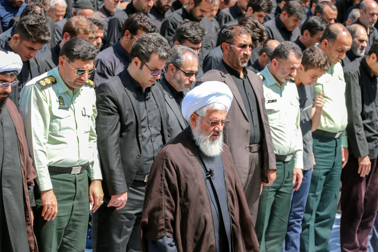 اقامه نماز ظهر عاشورا در زنجان