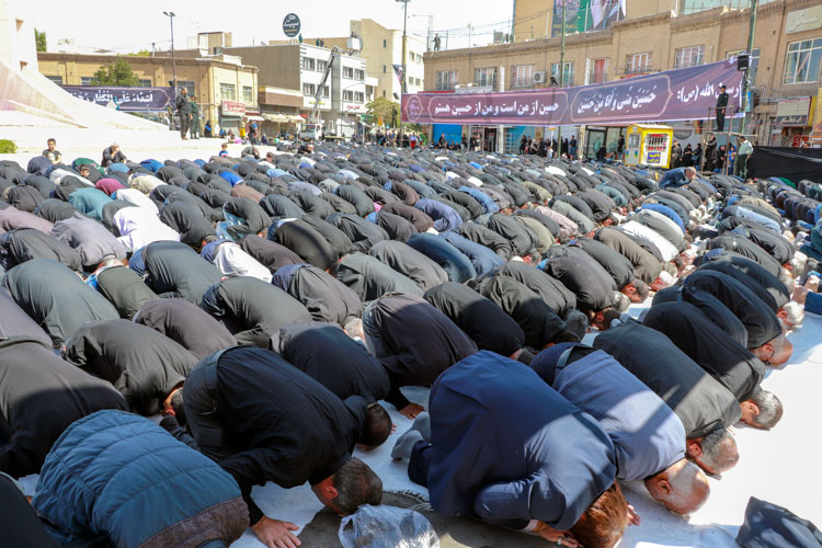 اقامه نماز ظهر عاشورا در زنجان