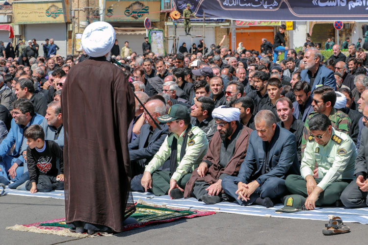 اقامه نماز ظهر عاشورا در زنجان