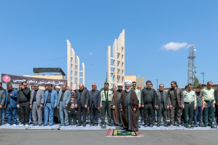 اقامه نماز ظهر عاشورا در زنجان