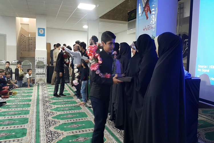 7 نفر از حفاظ طرح یک ساله حفظ قرآن در زنجان تجلیل شدند 7 نفر از حفاظ طرح یک ساله حفظ قرآن در زنجان تجلیل شدند