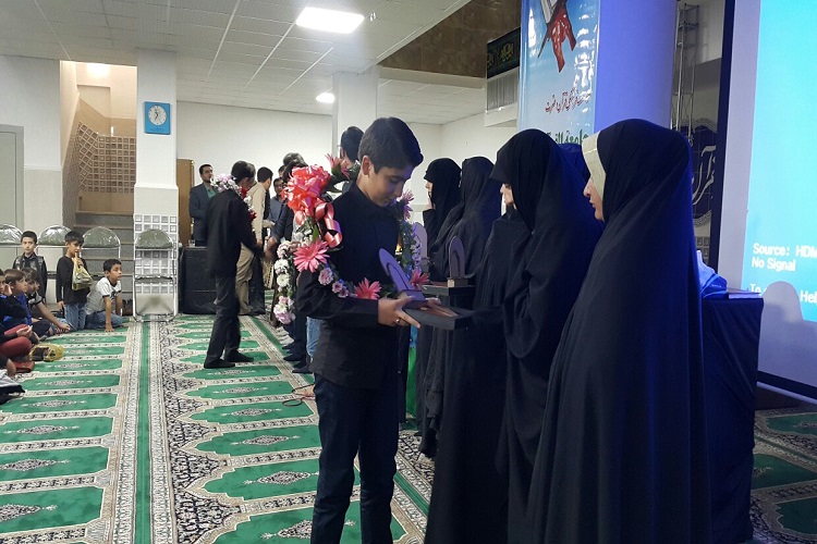 7 نفر از حفاظ طرح یک ساله حفظ قرآن در زنجان تجلیل شدند 7 نفر از حفاظ طرح یک ساله حفظ قرآن در زنجان تجلیل شدند