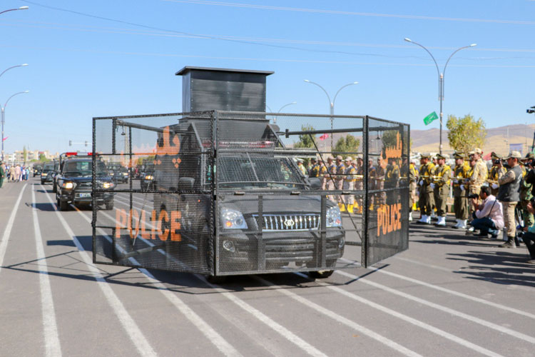 رژه نیروهای مسلح در زنجان