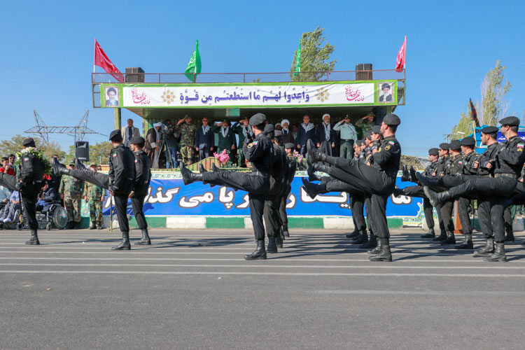 رژه نیروهای مسلح در زنجان