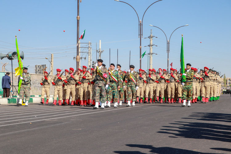 رژه نیروهای مسلح در زنجان