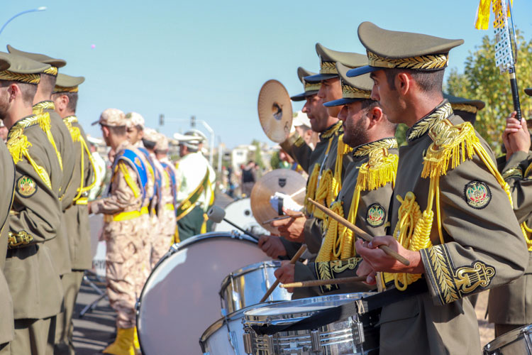 رژه نیروهای مسلح در زنجان