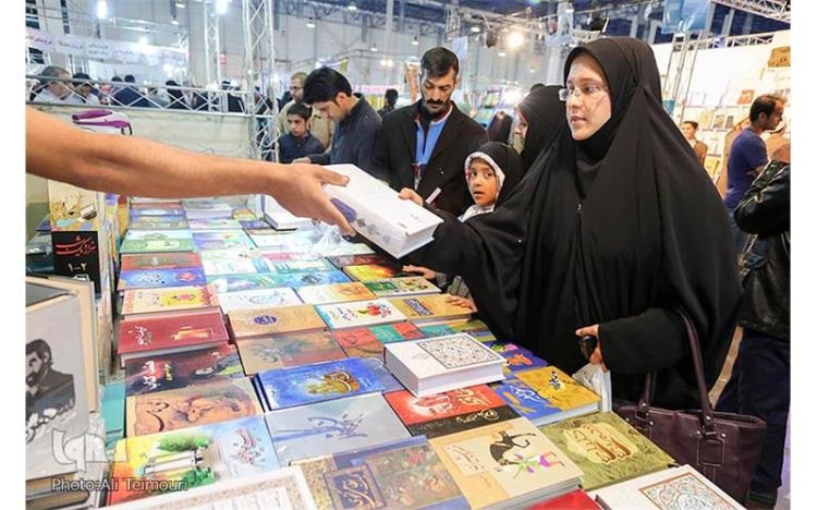 نمایشگاه کتاب زنجان بیش از یک میلیارد تومان فروخت