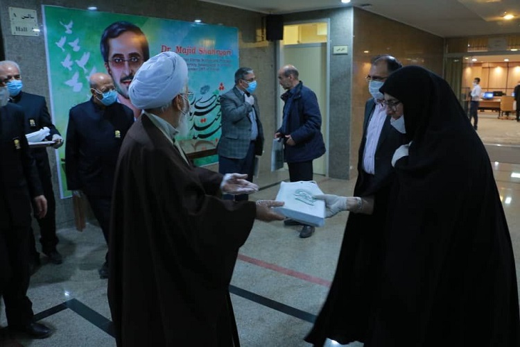 عکس | توزیع غذای تبرک آستان قدس رضوی در زنجان