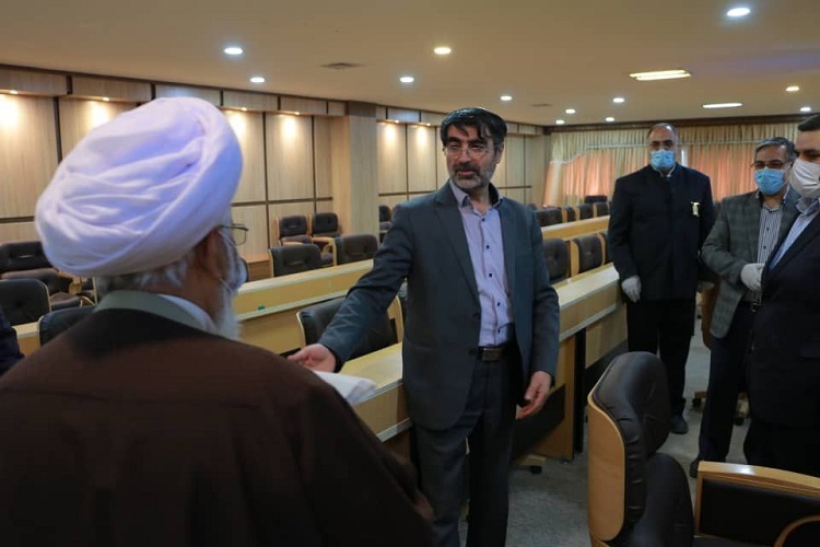 عکس | توزیع غذای تبرک آستان قدس رضوی در زنجان