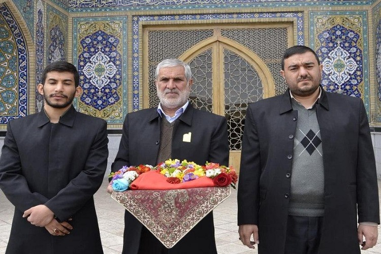 عکس | تعویض پرچم حسینیه اعظم زنجان