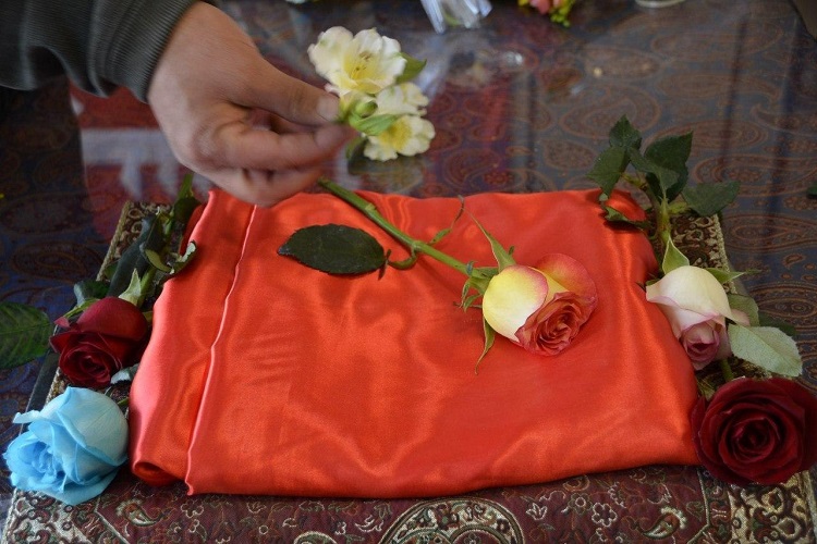 عکس | تعویض پرچم حسینیه اعظم زنجان