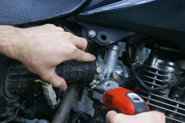 تجربه‌ای جدید از فعالیت جهادی؛ از پیگیری مشکلات حقوقی تا تعمیر خودرو و موتورسیکلت