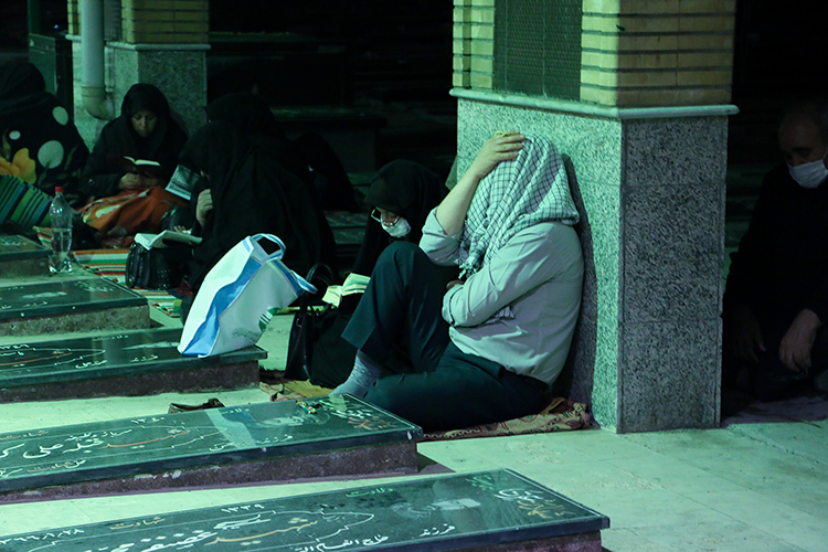 عکس | حال و هوای شب بیست و یکم ماه رمضان در زنجان