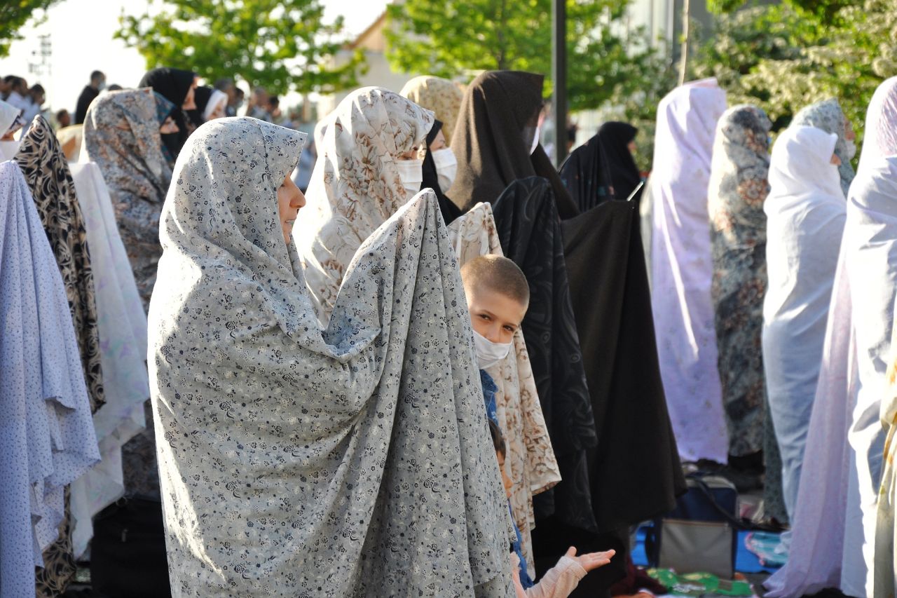 عکس | اقامه نماز عید فطر در زنجان