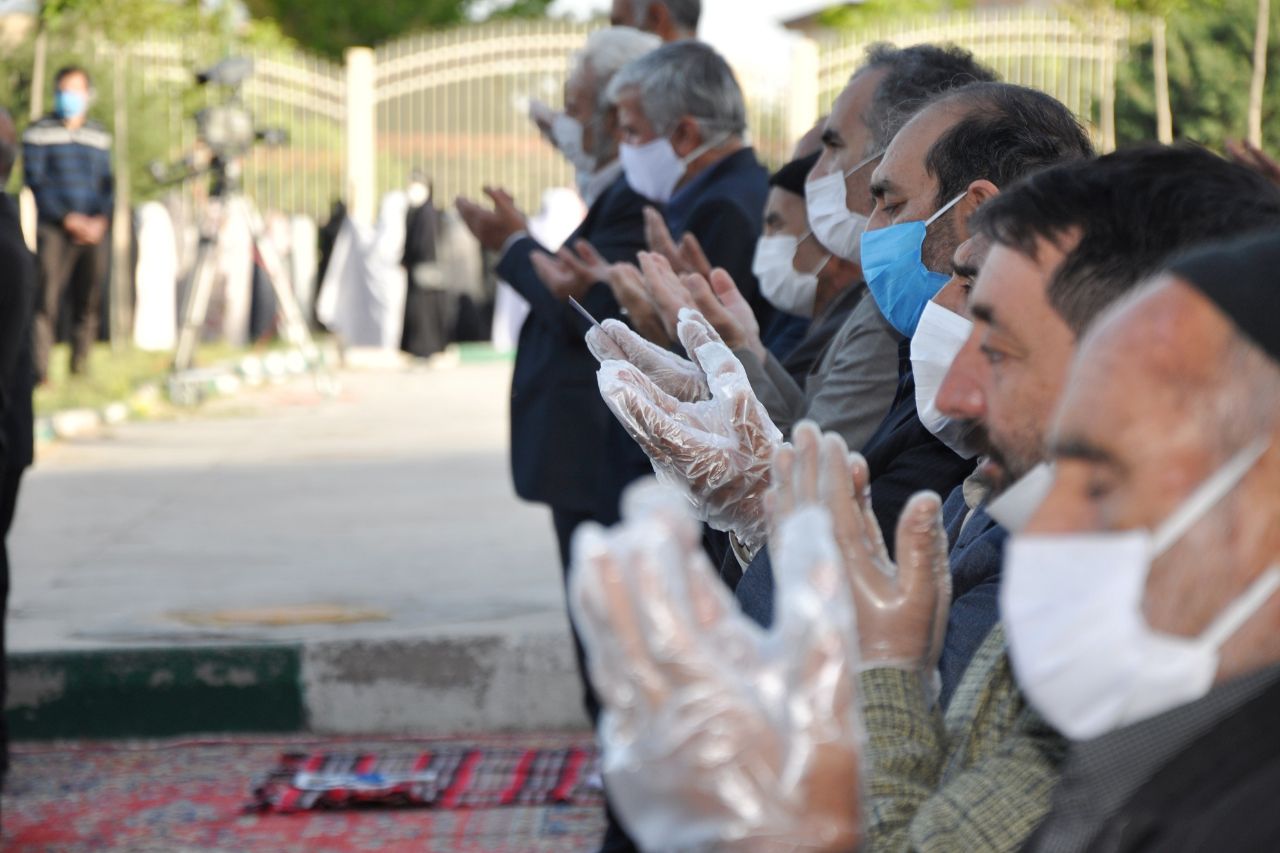 عکس | اقامه نماز عید فطر در زنجان