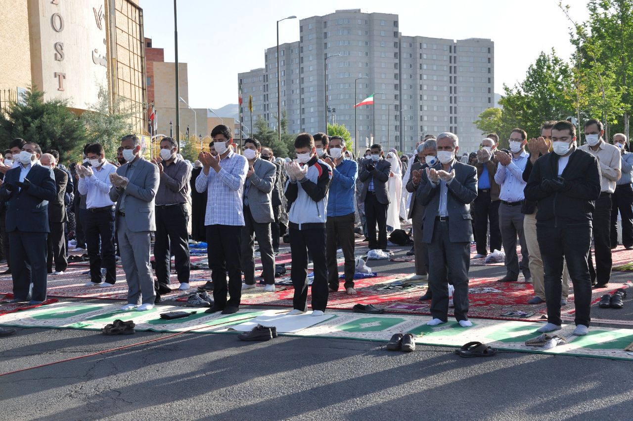 عکس | اقامه نماز عید فطر در زنجان