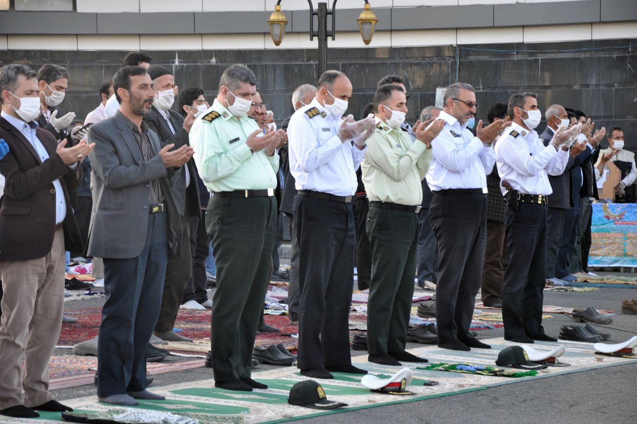 عکس | اقامه نماز عید فطر در زنجان