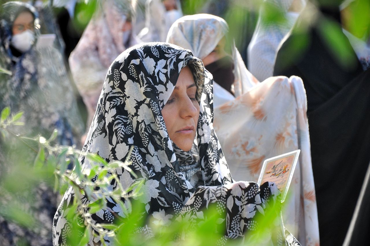 عکس | اقامه نماز عید فطر در زنجان