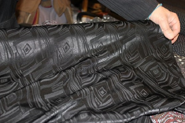 روی سیاه قیمت پارچه چادر مشکی در بازار/ مشکل تولید چادر مشکی در داخل کشور چیست؟