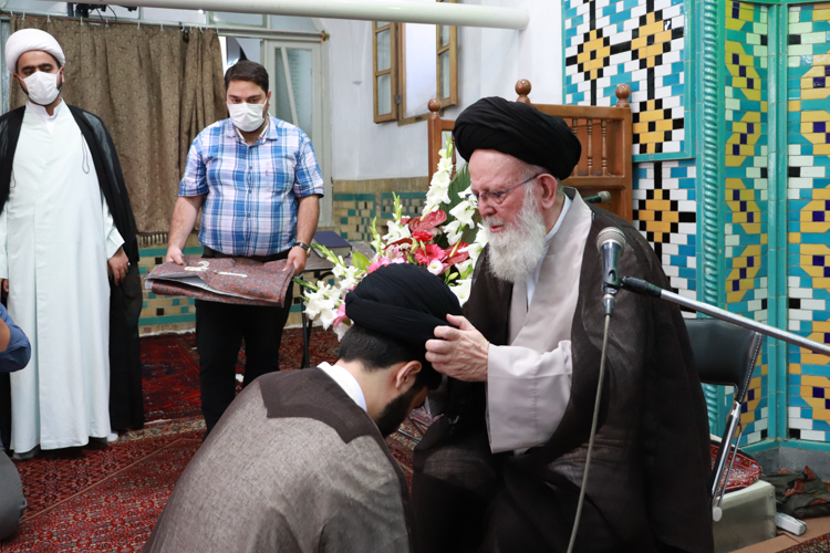 برگزاری مراسم عمامهگذاری در مدرسه علمیه سید زنجان برگزاری مراسم عمامهگذاری در مدرسه علمیه سید زنجان