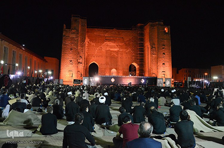 مراسم عزاداری شب سوم محرم در محوطه باز مصلی تبریز