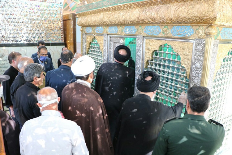 عکس | غبارروبی امامزاده سید ابراهیم(ع) زنجان