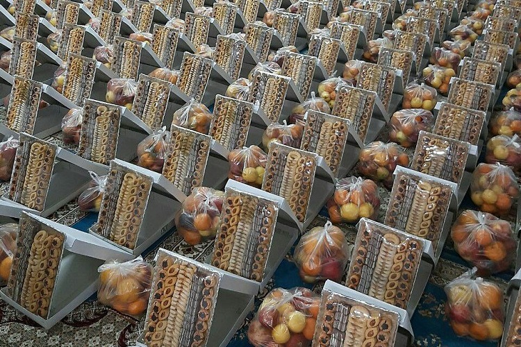 توزیع بستههای یلدایی از محل موقوفات زنجان توزیع بستههای یلدایی از محل موقوفات زنجان