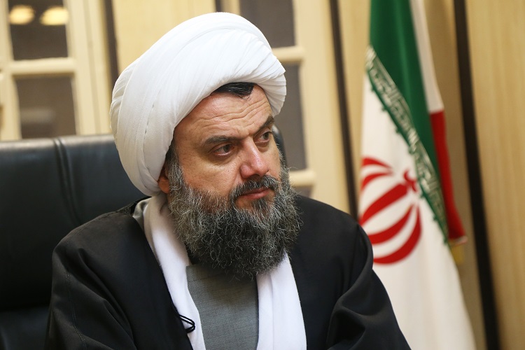 انتقاد آیت‌الله هادوی تهرانی از طرح مطالب کودکانه درباره قرآن / قرآن علم حضوری خداوند است