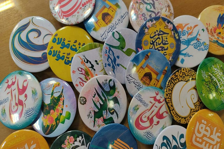 عکس | توزیع تبرکات غدیر در حسینیه اعظم زنجان