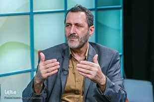 حکیمی «عدالت» را مبنای دین و اخلاق می‌داند