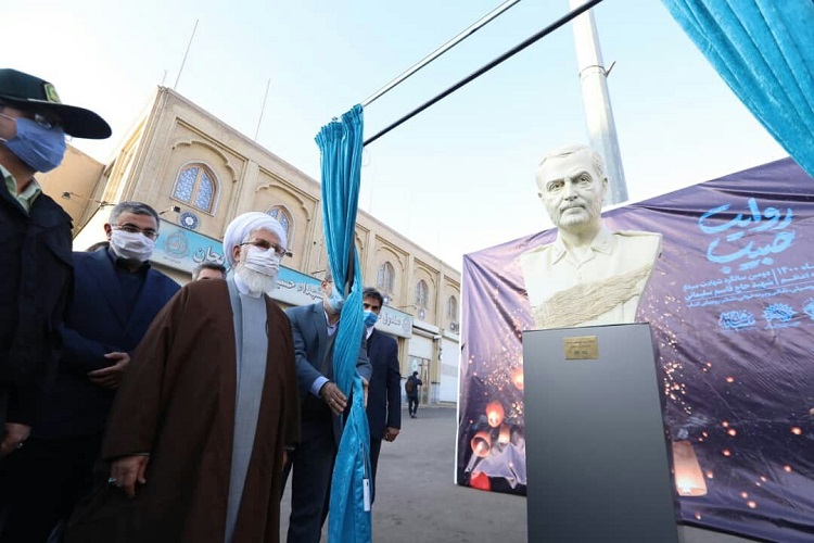 رونمایی سردیس قاسم سلیمانی در حسینیه اعظم زنجان  رونمایی سردیس قاسم سلیمانی در حسینیه اعظم زنجان