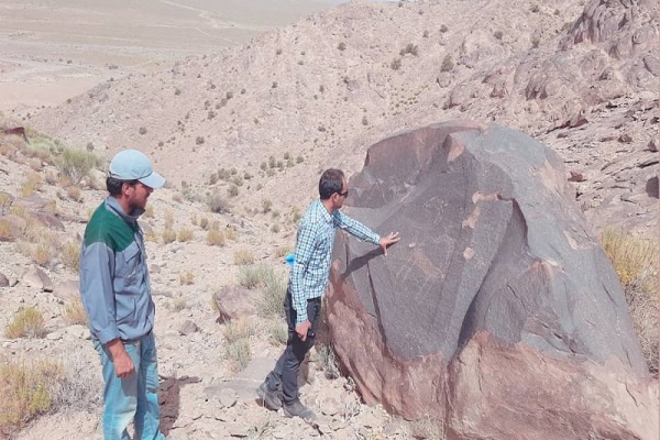 کشف دو سنگ‌نگاره باستانی جدید در خوسف