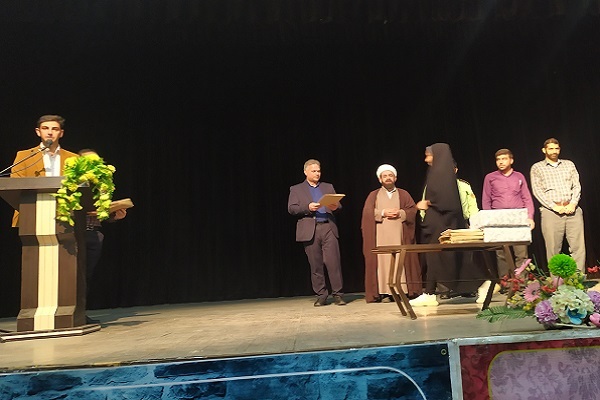 برگزیدگان جشنواره کتابخوانی رضوی در گتوند تجلیل شدند + عکس
