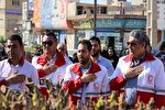 پوشش دسته عزاداری زینبیه زنجان توسط تیم‌های امدادی هلال‌احمر زنجان