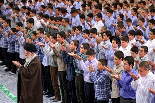 اقامه نماز در مدارس اقامه نماز در مدارس