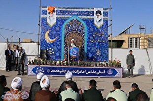 مردم تحقق شعار سال را از مسئولان مطالبه کنند