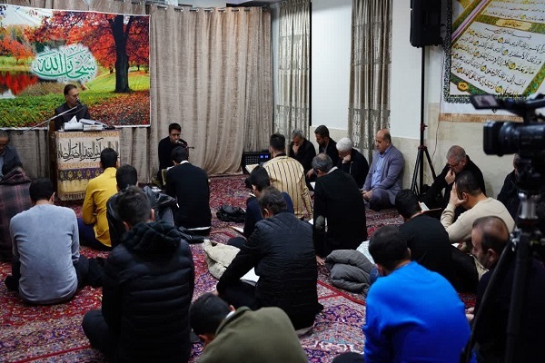 برگزاری جلسه آموزش قرآن اصغر خانوردیلو در محله منیریه + عکس و فیلم