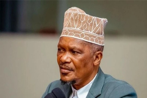 قرآن، درس زندگی و انسان‌سازی را به بشریت ارائه می‌کند