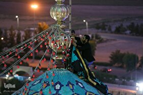 تعویض پرچم مسجد مقدس جمکران در آستانه ماه محرم